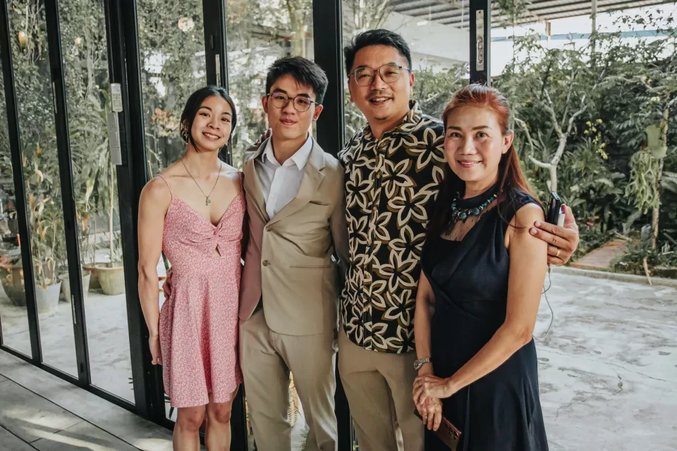 A Perfect Fusion: Fabby and Marissa’s Garden-Style Wedding in Rowan Parsley — photo 11 by Jayden Seah