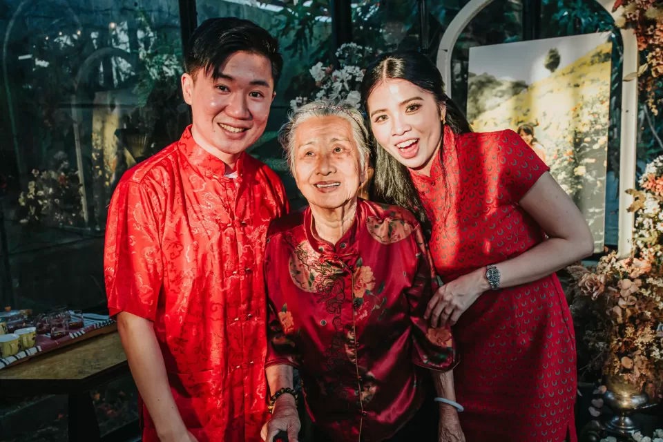 A Perfect Fusion: Fabby and Marissa’s Garden-Style Wedding in Rowan Parsley — photo 22 by Jayden Seah