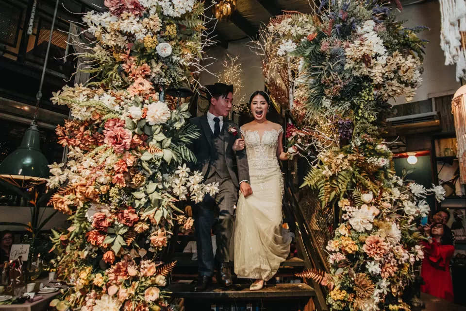 A Perfect Fusion: Fabby and Marissa’s Garden-Style Wedding in Rowan Parsley — photo 27 by Jayden Seah
