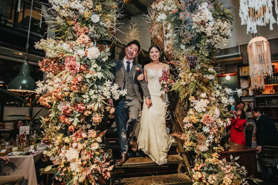 A Perfect Fusion: Fabby and Marissa’s Garden-Style Wedding in Rowan Parsley — photo 28 by Jayden Seah