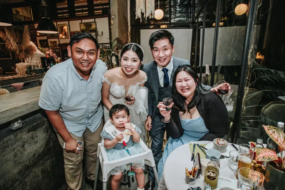 A Perfect Fusion: Fabby and Marissa’s Garden-Style Wedding in Rowan Parsley — photo 31 by Jayden Seah