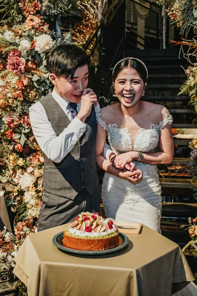 A Perfect Fusion: Fabby and Marissa’s Garden-Style Wedding in Rowan Parsley — photo 43 by Jayden Seah