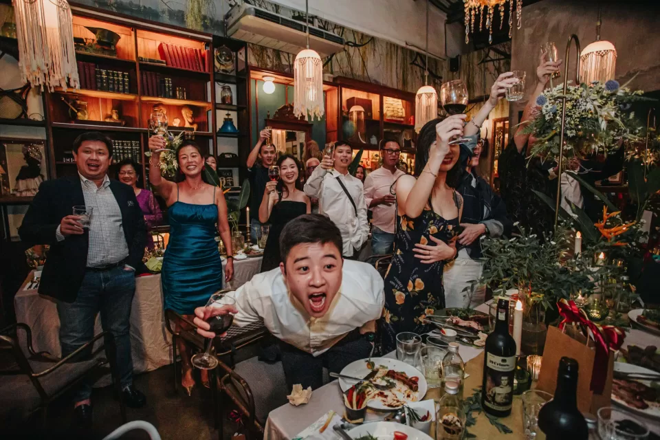 A Perfect Fusion: Fabby and Marissa’s Garden-Style Wedding in Rowan Parsley — photo 45 by Jayden Seah