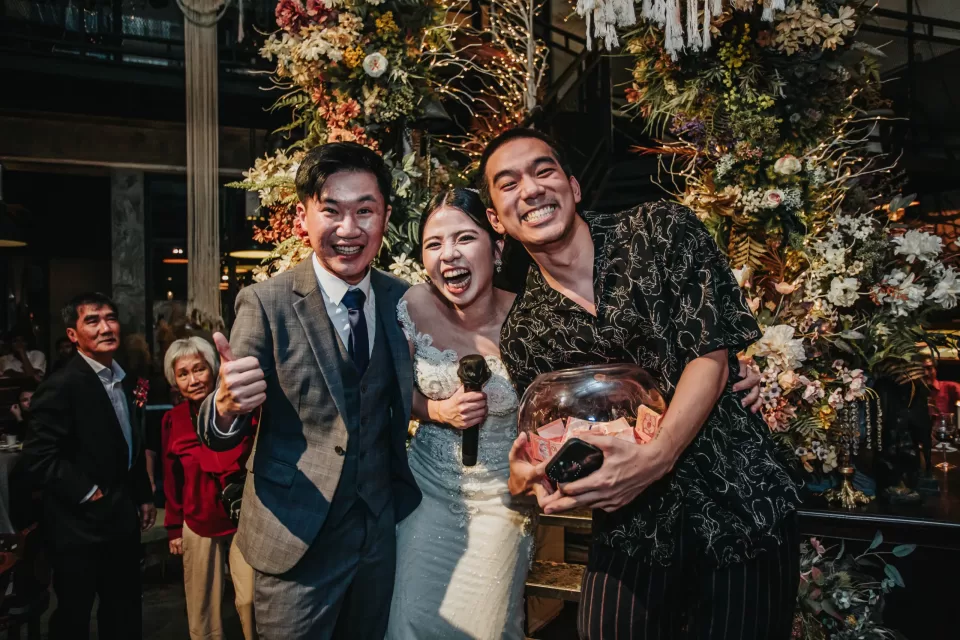 A Perfect Fusion: Fabby and Marissa’s Garden-Style Wedding in Rowan Parsley — photo 47 by Jayden Seah