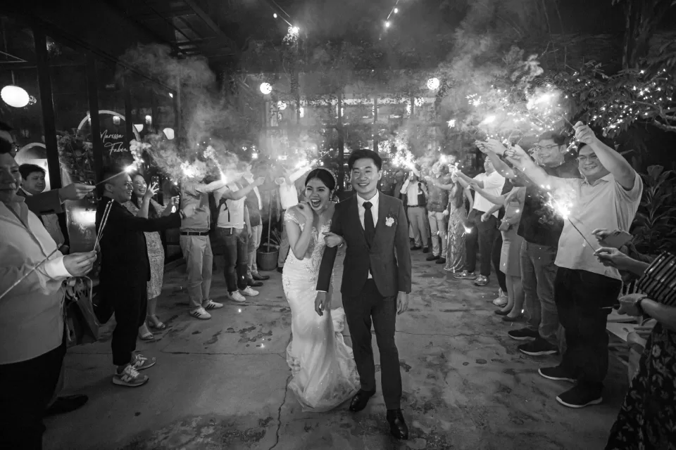 A Perfect Fusion: Fabby and Marissa’s Garden-Style Wedding in Rowan Parsley — photo 53 by Jayden Seah
