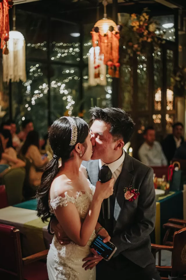 A Perfect Fusion: Fabby and Marissa’s Garden-Style Wedding in Rowan Parsley — photo 40 by Jayden Seah